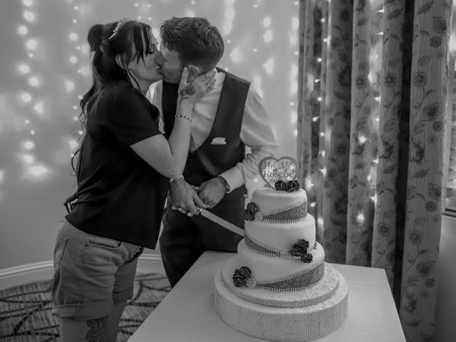 Alan and Leanne's Wedding in Faversham, Kent 28