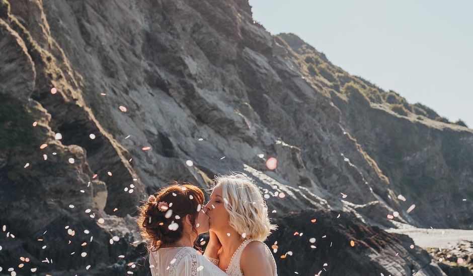 Ruth and Jess's Wedding in Ilfracombe, Devon