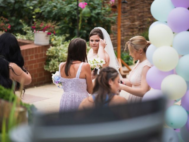 Tom and Hannah&apos;s Wedding in Steventon, Oxfordshire 29