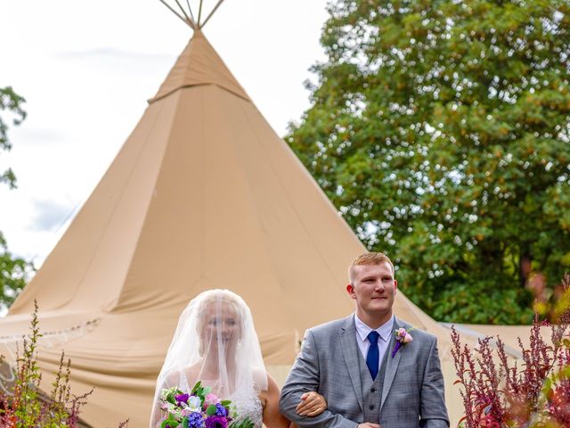 Darren and Julie&apos;s Wedding in Shrewsbury, Shropshire 5