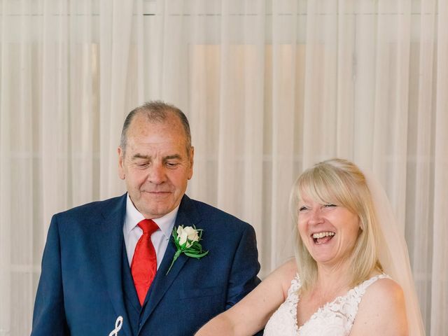 Trevor and Helen&apos;s Wedding in Christchurch, Dorset 12
