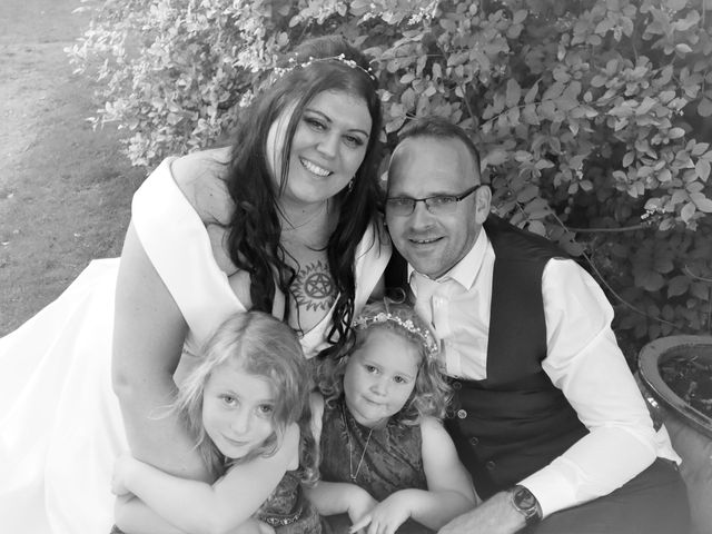 Steve and Rachael's Wedding in Woolsthorpe By Belvoir, Lincolnshire 19