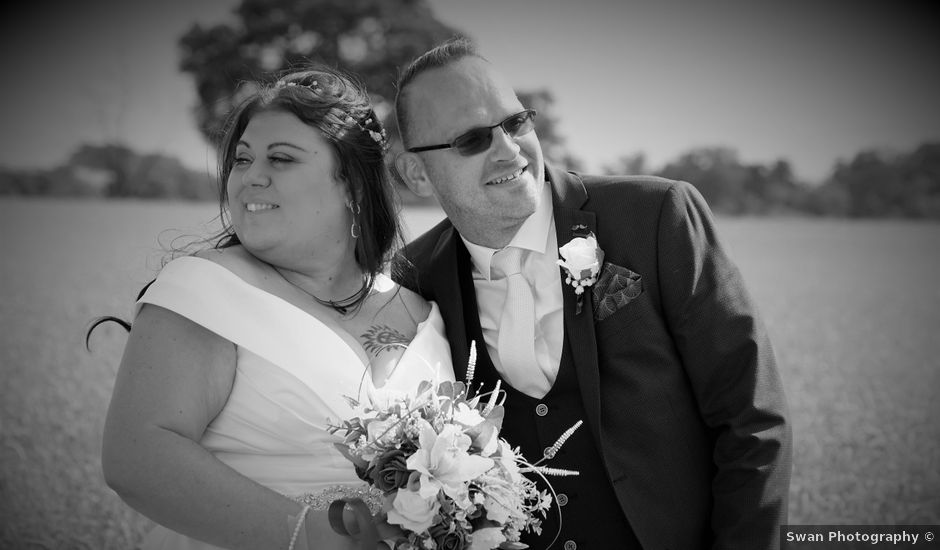 Steve and Rachael's Wedding in Woolsthorpe By Belvoir, Lincolnshire