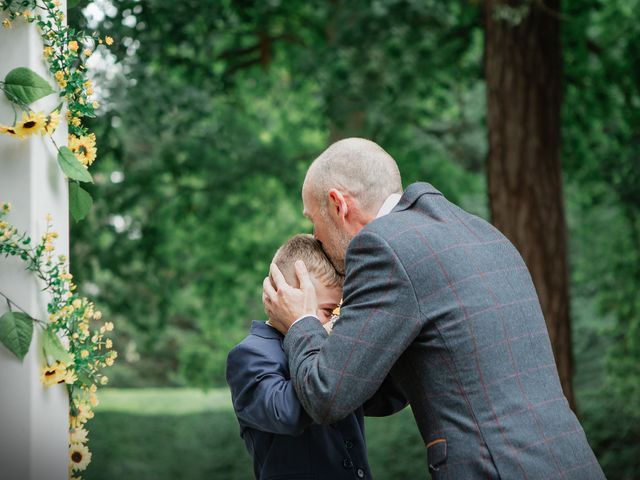 Martin Coveney and Ellen Jennings's Wedding in Northampton, Northamptonshire 9