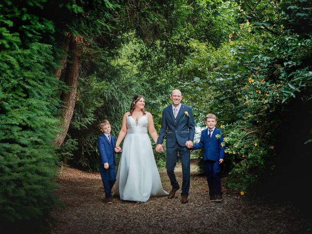 Martin Coveney and Ellen Jennings's Wedding in Northampton, Northamptonshire 23