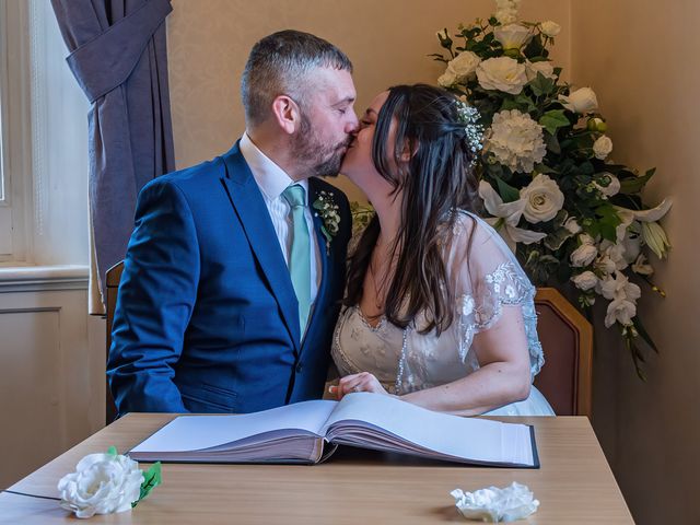 Simon and Emma&apos;s Wedding in Leicester, Leicestershire 9