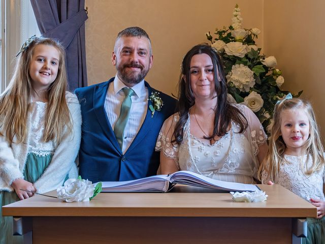 Simon and Emma&apos;s Wedding in Leicester, Leicestershire 10