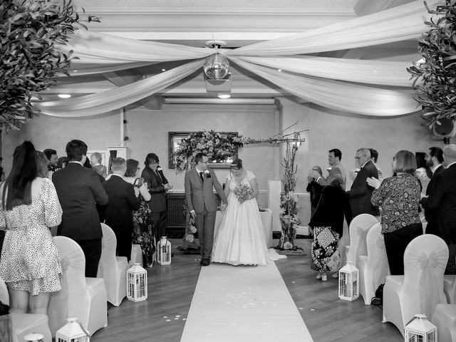 Leah and Oliver&apos;s Wedding in Pontefract, West Yorkshire 2
