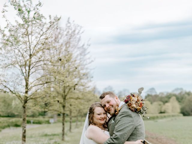 Grant and Hannah&apos;s Wedding in Aynho, Oxfordshire 64