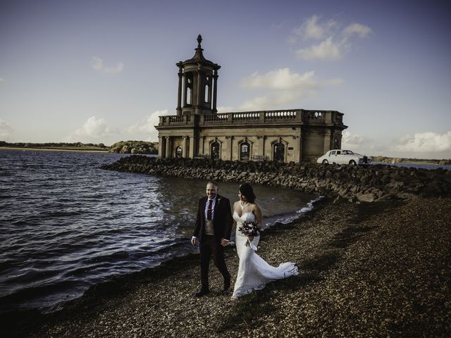 Dean and Hayley&apos;s Wedding in Rutland Water, Rutland 4