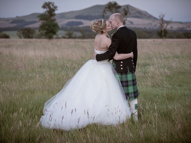 Karen and Mark&apos;s Wedding in St.Andrews, Leven, Fife &amp; Angus 23