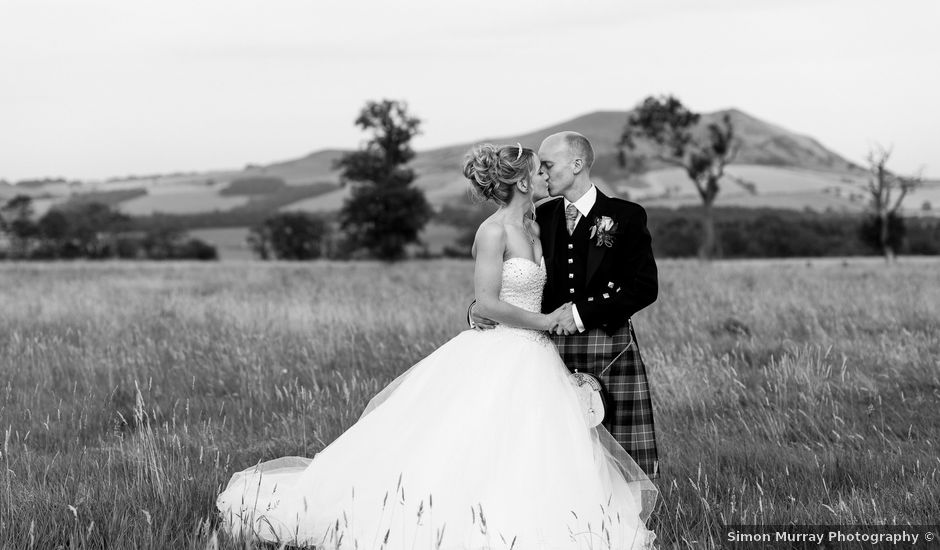 Karen and Mark's Wedding in St.Andrews, Leven, Fife & Angus