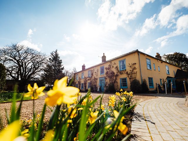 Groom and Bride&apos;s Wedding in Royston, Cambridgeshire 5