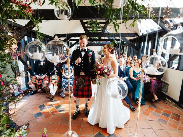 Groom and Bride&apos;s Wedding in Royston, Cambridgeshire 26