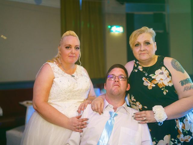 Wayne and Kirsty's Wedding in Arnold, Nottinghamshire 2