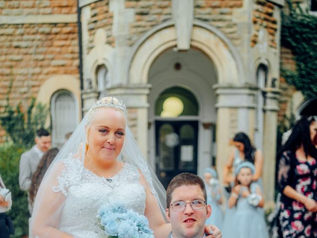 Wayne and Kirsty's Wedding in Arnold, Nottinghamshire 3