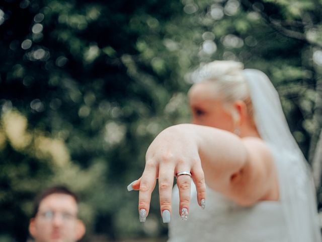 Wayne and Kirsty's Wedding in Arnold, Nottinghamshire 6