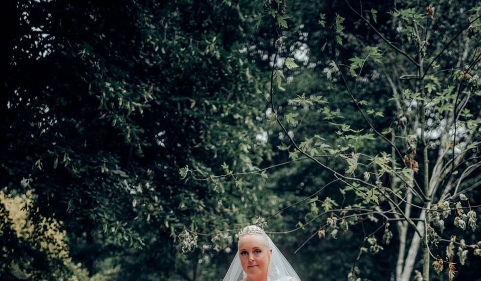 Wayne and Kirsty's Wedding in Arnold, Nottinghamshire