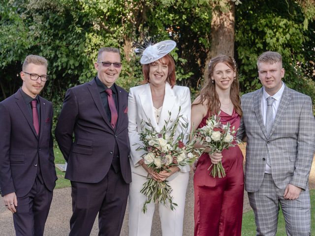 Julie and Doug&apos;s Wedding in Newark, Nottinghamshire 7