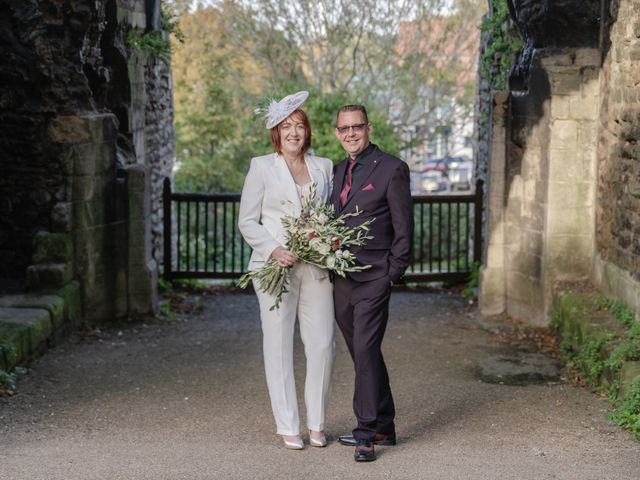 Julie and Doug&apos;s Wedding in Newark, Nottinghamshire 8