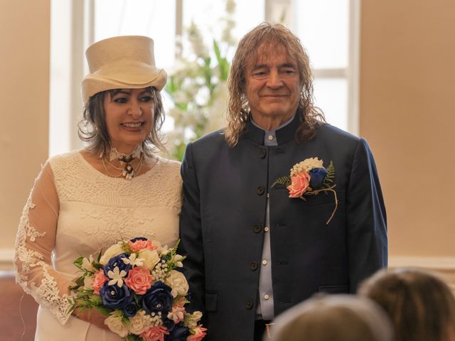 Sue and Steiner's Wedding in Hull, East Riding of Yorkshire 3