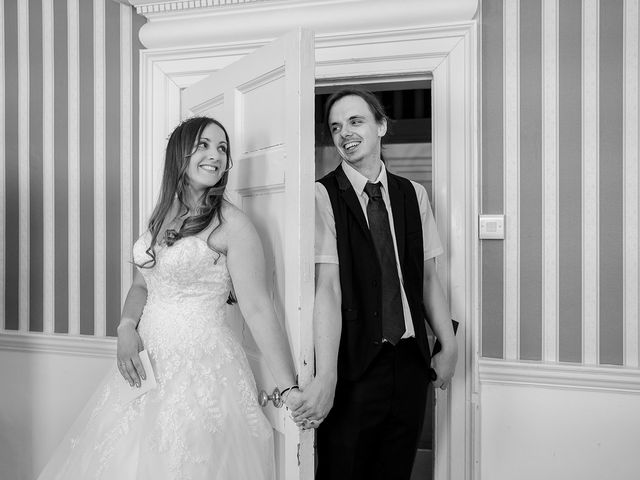 Neil and Sophie&apos;s Wedding in Knowlton, Dorset 3