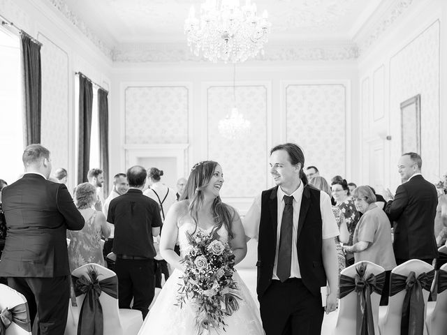 Neil and Sophie&apos;s Wedding in Knowlton, Dorset 9