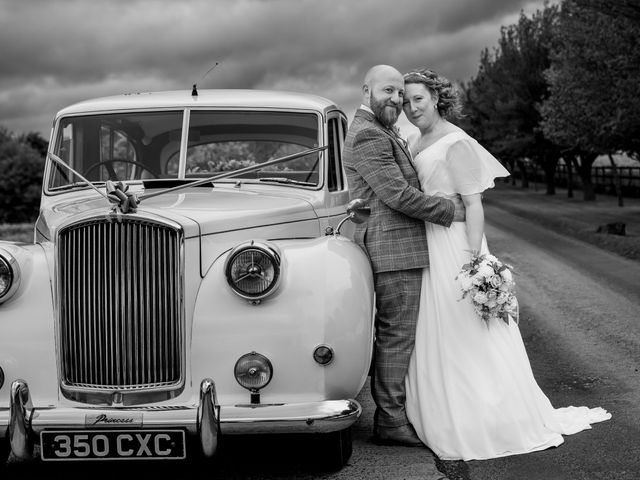Gareth and Leanne&apos;s Wedding in Aylesbury, Buckinghamshire 36