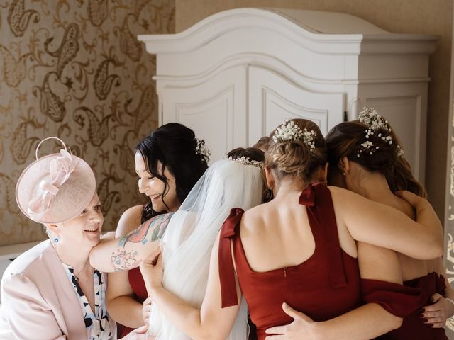 Decland and Lauren's Wedding in Gloucester, Gloucestershire 8