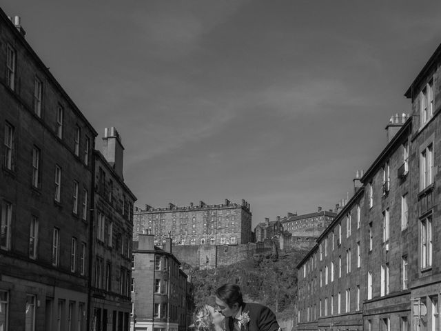 Tim and Bonnie&apos;s Wedding in Edinburgh, Lothian &amp; Borders 9