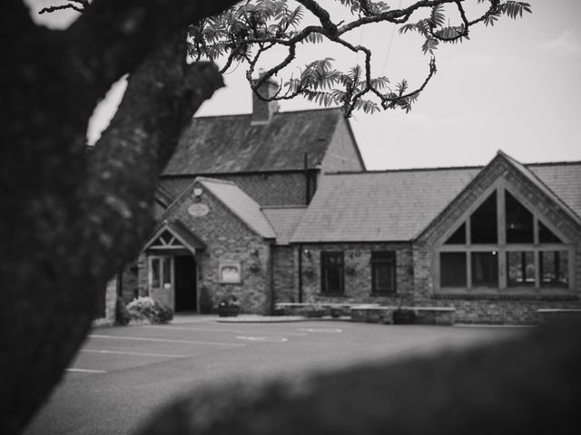 Steve and Karen&apos;s Wedding in Bromsgrove, Worcestershire 10