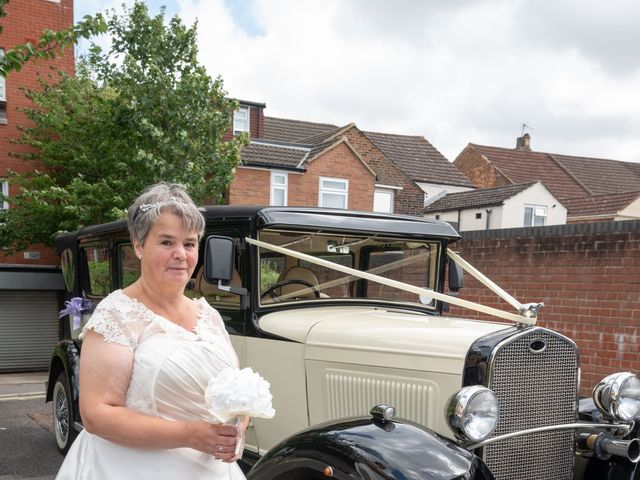 john and melainie&apos;s Wedding in Eastleigh, Hampshire 5