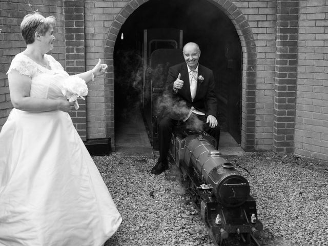 john and melainie&apos;s Wedding in Eastleigh, Hampshire 8