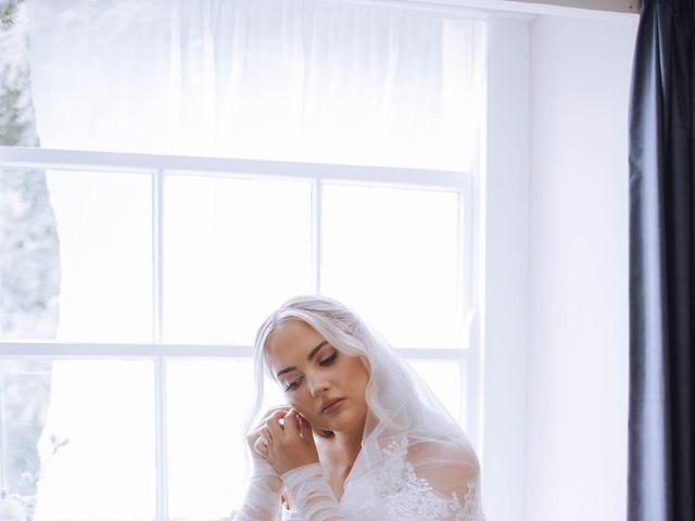 Victoria and Hugh's Wedding in Swindon, Wiltshire 7