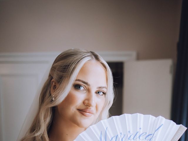 Victoria and Hugh's Wedding in Swindon, Wiltshire 9