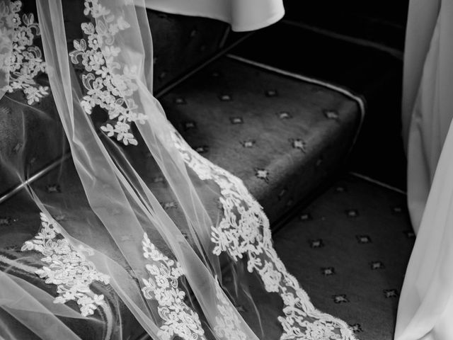 Victoria and Hugh's Wedding in Swindon, Wiltshire 11