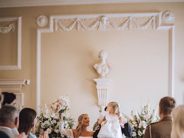 Victoria and Hugh's Wedding in Swindon, Wiltshire 15