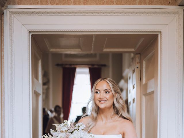 Victoria and Hugh's Wedding in Swindon, Wiltshire 16