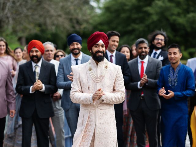 Ishvinder and Nisha's Wedding in Hemel Hempstead, Hertfordshire 9