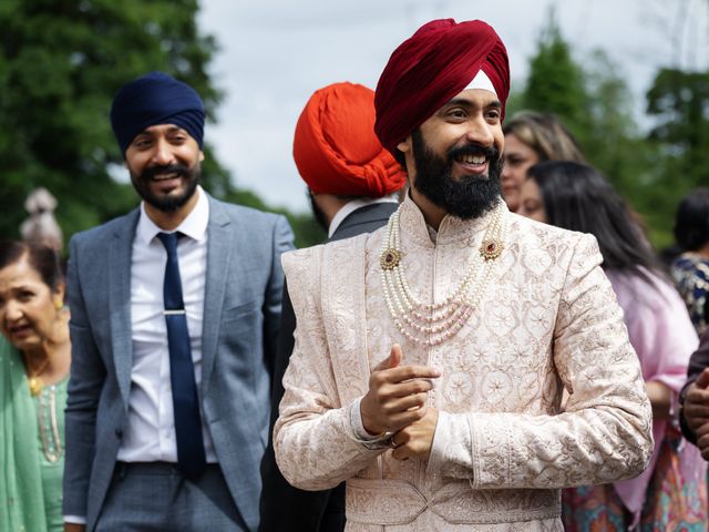 Ishvinder and Nisha's Wedding in Hemel Hempstead, Hertfordshire 14