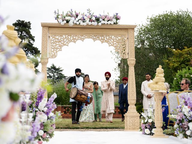 Ishvinder and Nisha's Wedding in Hemel Hempstead, Hertfordshire 17