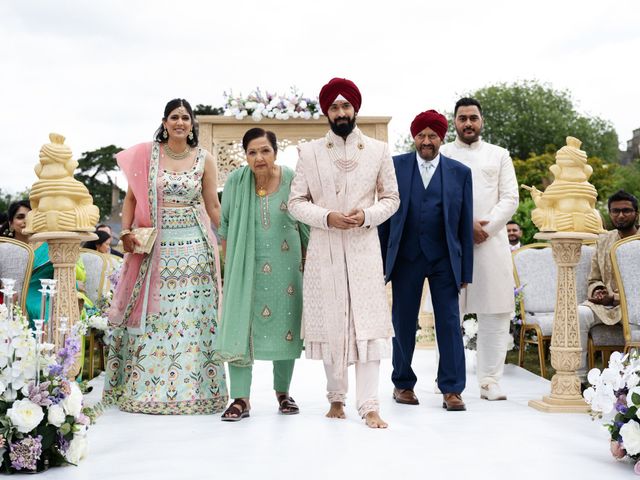 Ishvinder and Nisha's Wedding in Hemel Hempstead, Hertfordshire 18