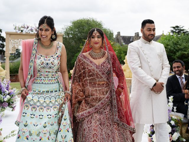 Ishvinder and Nisha's Wedding in Hemel Hempstead, Hertfordshire 22