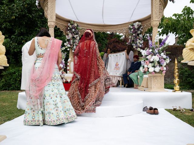 Ishvinder and Nisha's Wedding in Hemel Hempstead, Hertfordshire 23