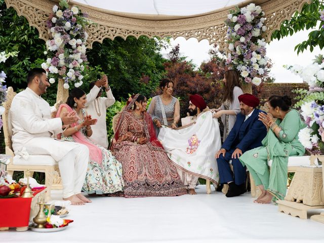 Ishvinder and Nisha's Wedding in Hemel Hempstead, Hertfordshire 24