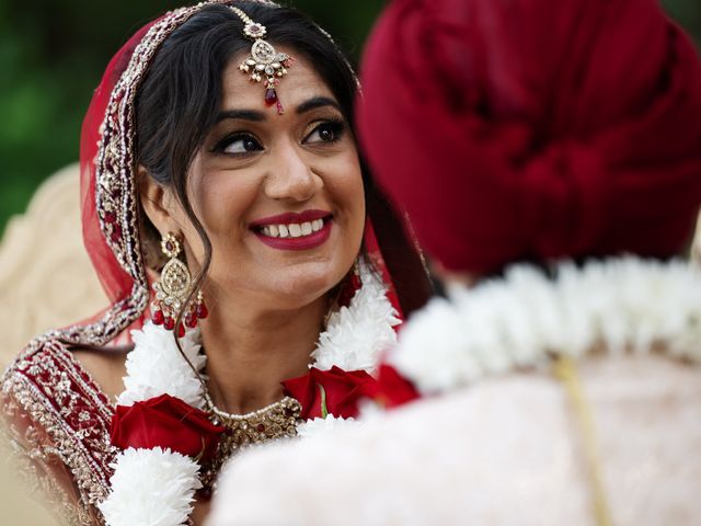 Ishvinder and Nisha's Wedding in Hemel Hempstead, Hertfordshire 29