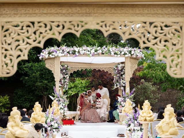 Ishvinder and Nisha's Wedding in Hemel Hempstead, Hertfordshire 30