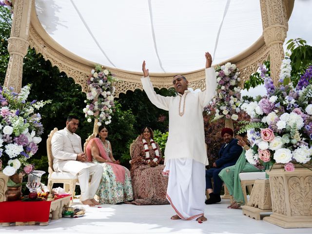 Ishvinder and Nisha's Wedding in Hemel Hempstead, Hertfordshire 34
