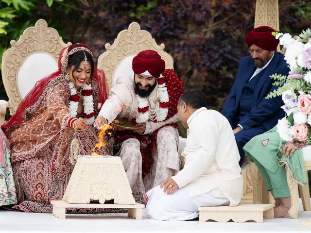 Ishvinder and Nisha's Wedding in Hemel Hempstead, Hertfordshire 37