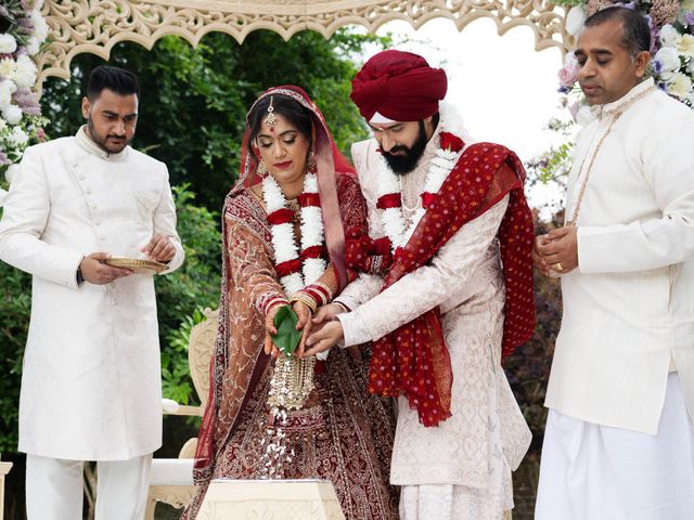 Ishvinder and Nisha's Wedding in Hemel Hempstead, Hertfordshire 39